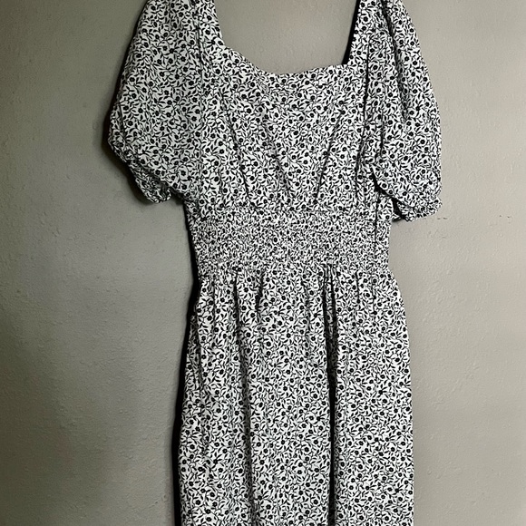 Old Navy Waist Define Puff Sleeve Dress - Picture 4 of 6